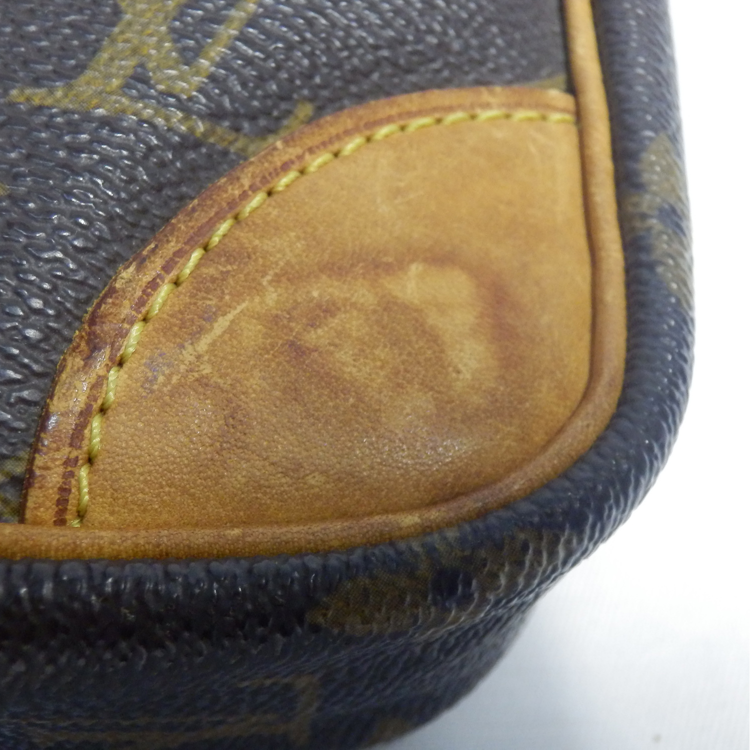 状態の悪いバッグ